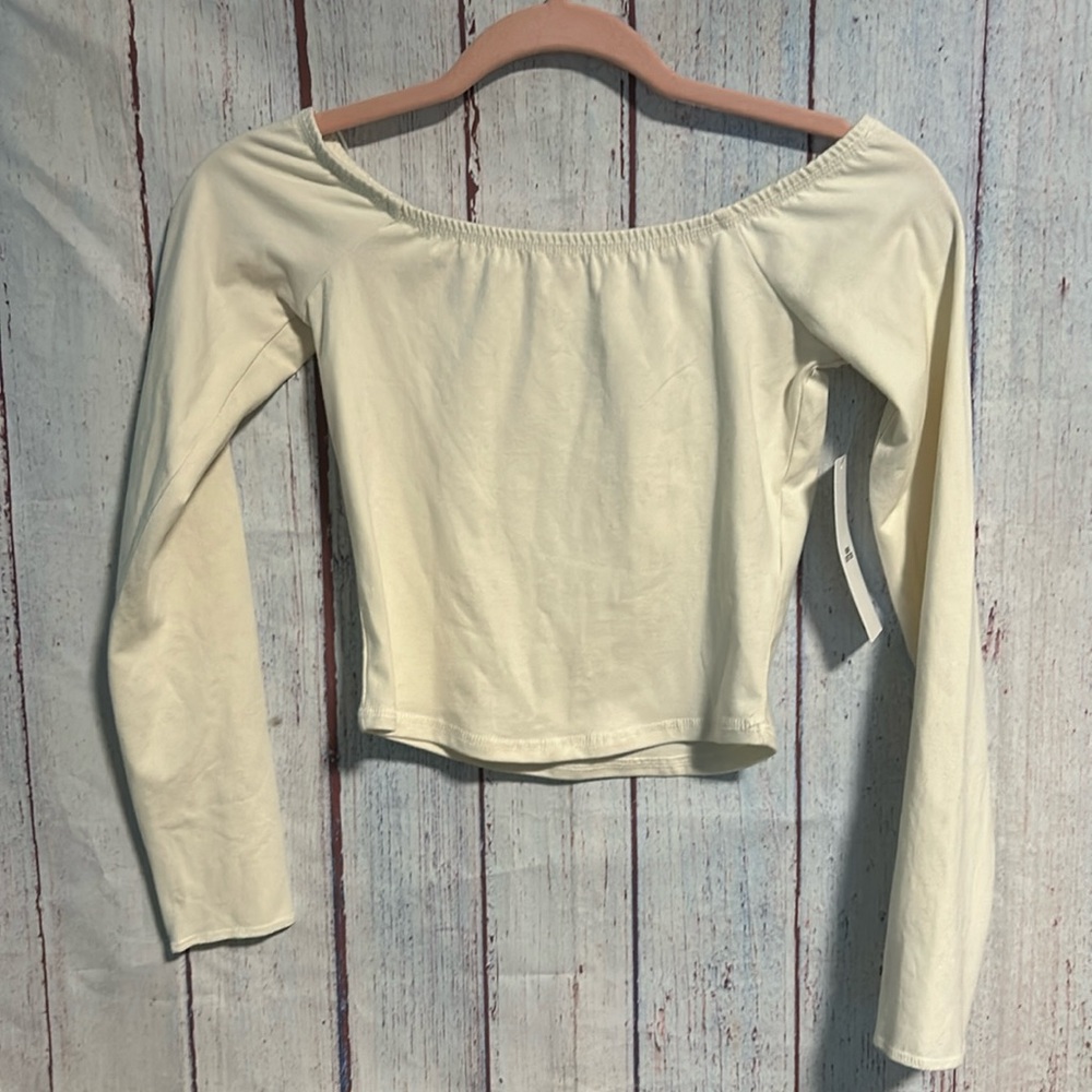 NWT BDG Alex off the shoulder top - Picture 2 of 7